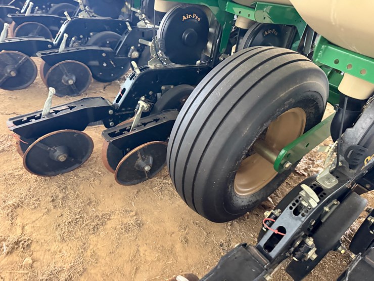 great-plains-yp825a-image-12