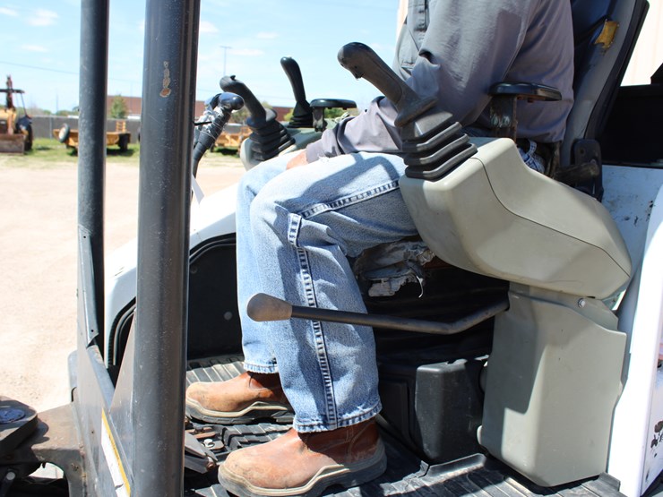 2011-bobcat-e35-image-10