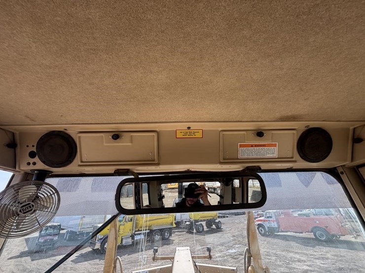 2006-caterpillar-143h-image-56