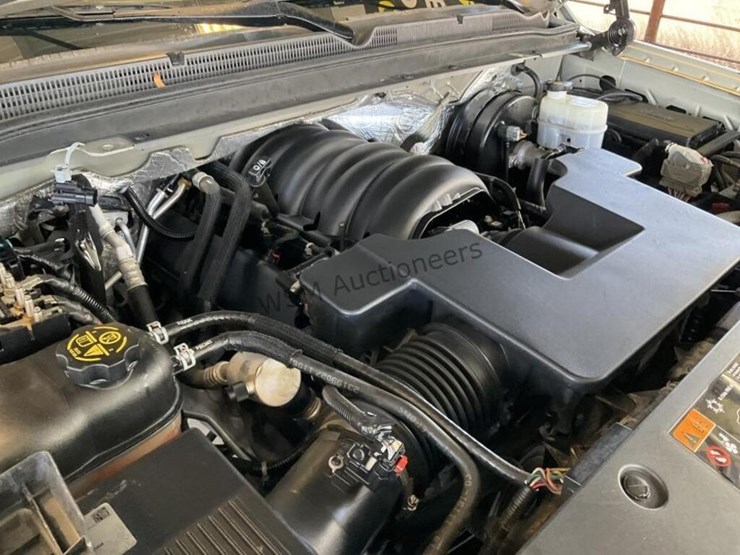 2015-chevrolet-tahoe-image-11