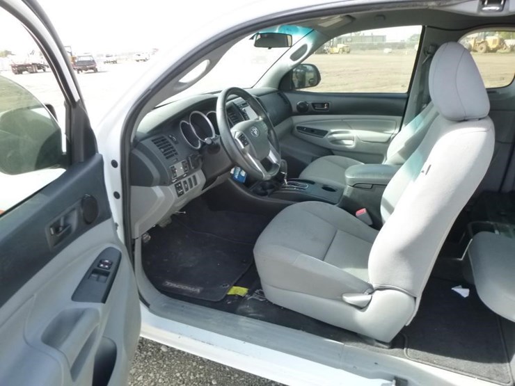 2013-toyota-tacoma-image-9