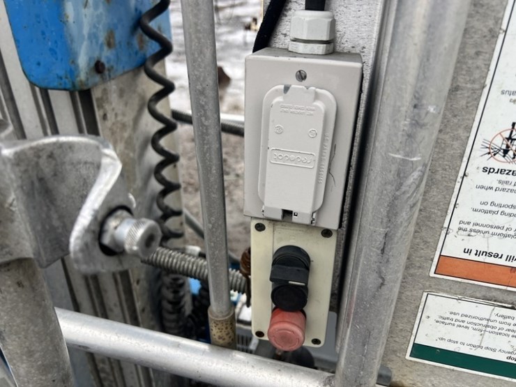 1997-genie-dpl-30s-vertical-mast-lift-image-8