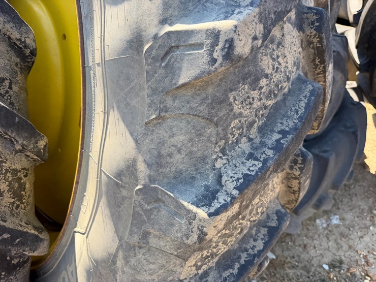 2011-john-deere-8285r-image-78