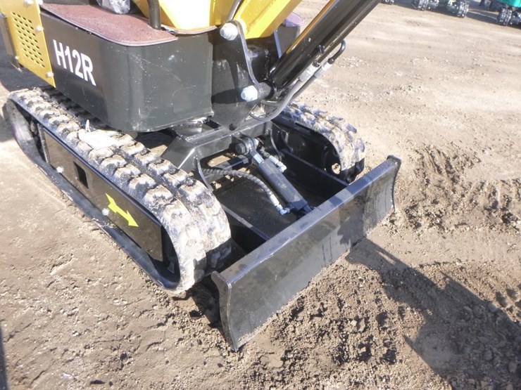 2025-agt-h12r-hydraulic-excavator-image-16