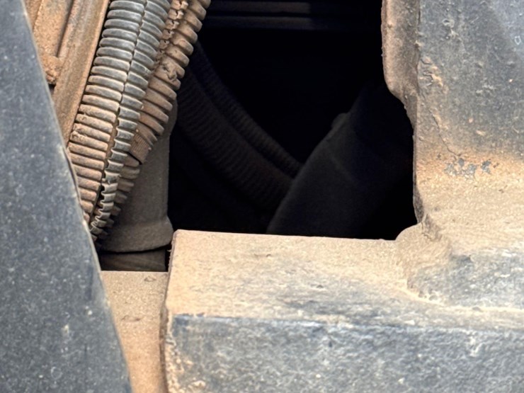 2015-caterpillar-ct660l-image-11