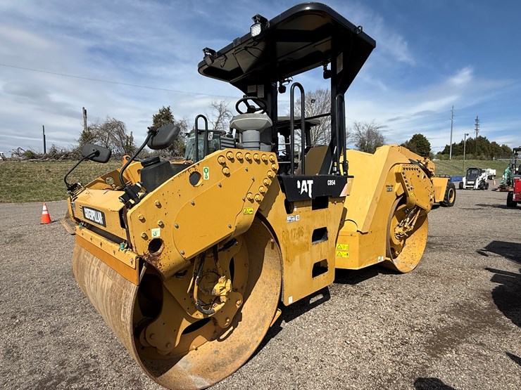 caterpillar-cb54-image-1