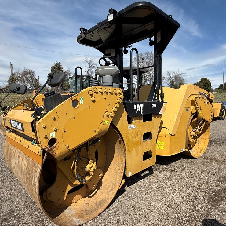 CATERPILLAR CB54