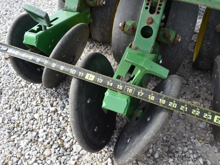 1990-john-deere-7240-image-34