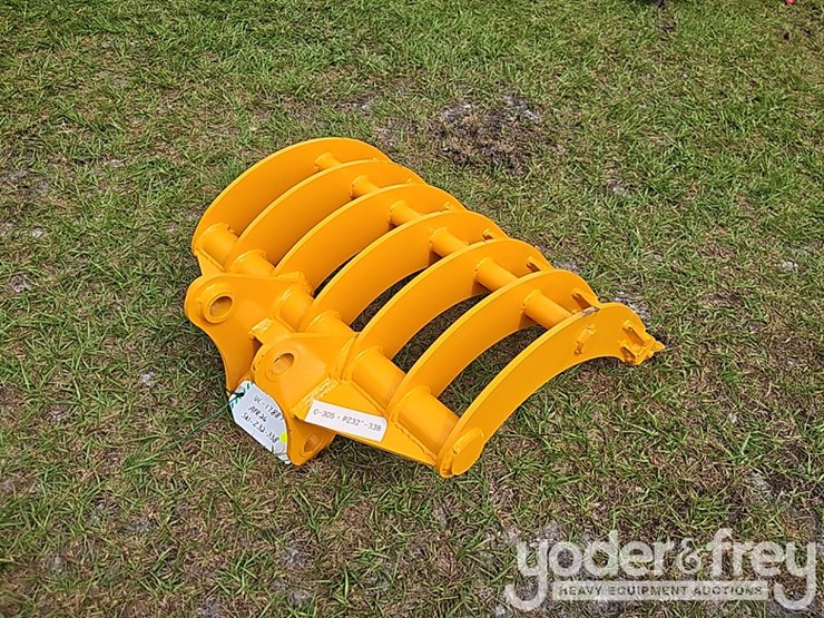 2026-caterpillar-305-image-3