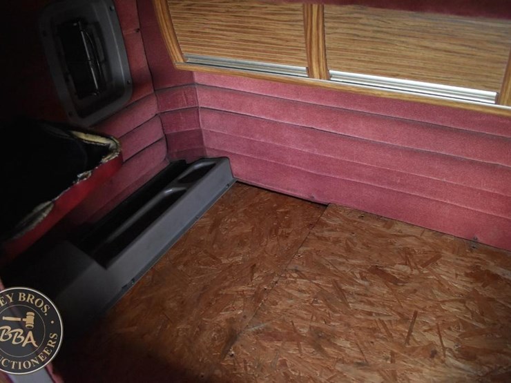 2004-peterbilt-379-image-49