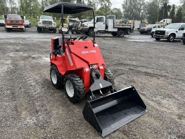 2026-agt-sda-140w-mini-skidsteer-loader-image-2