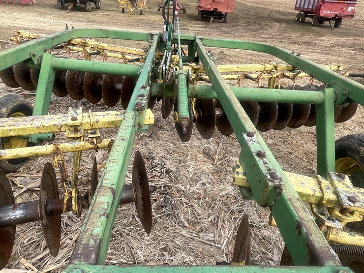 john-deere-210-image-21