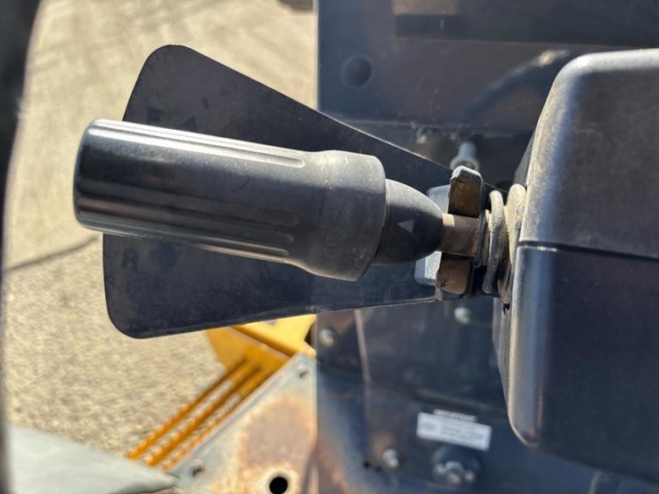 2018-deere-210lep-image-33