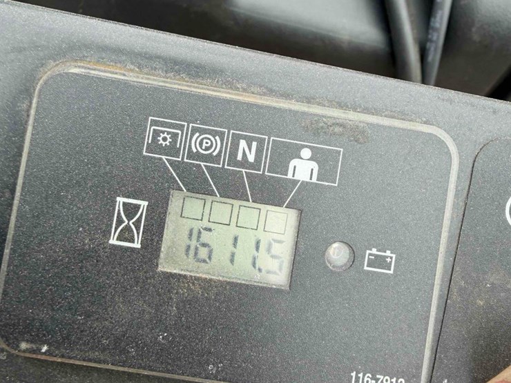 2022-exmark-x-series-turf-tracer-image-6