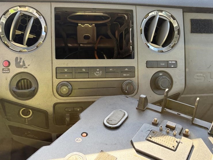 2012-ford-f550-image-14