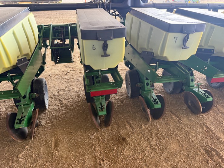 john-deere-7300-image-12