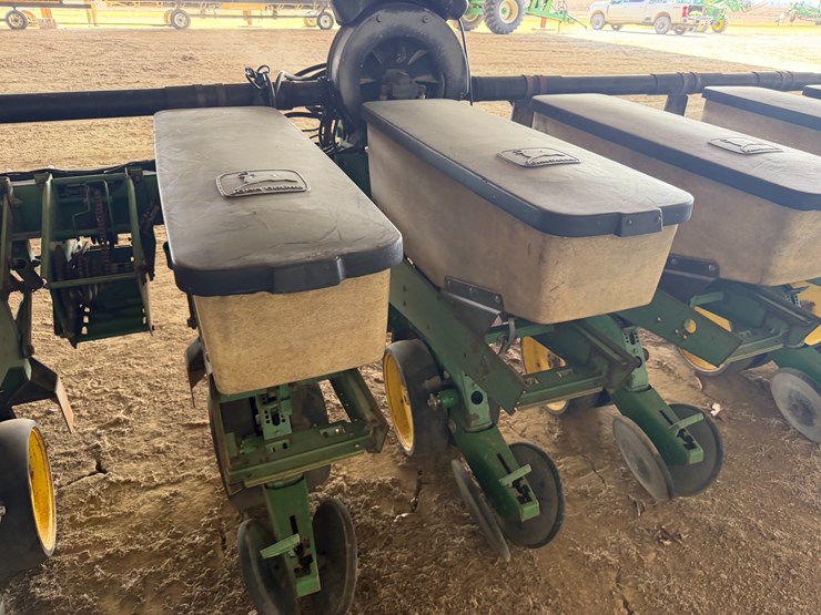 john-deere-7300-image-9