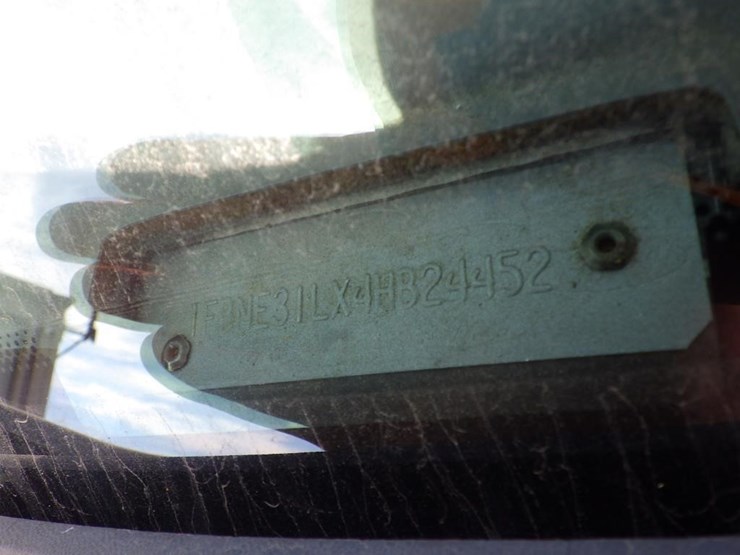 2004-ford-cargo-image-15