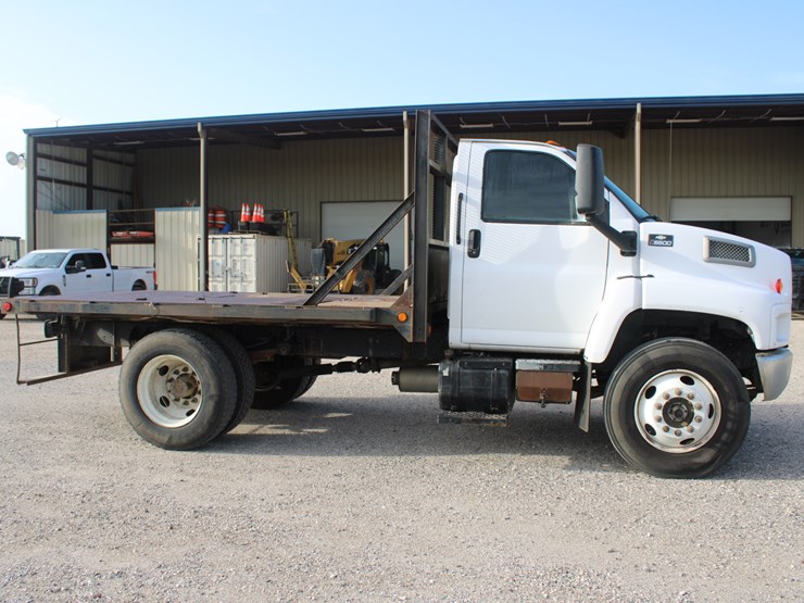 #2200-•-2006-chevrolet-c6500-truck-image-2