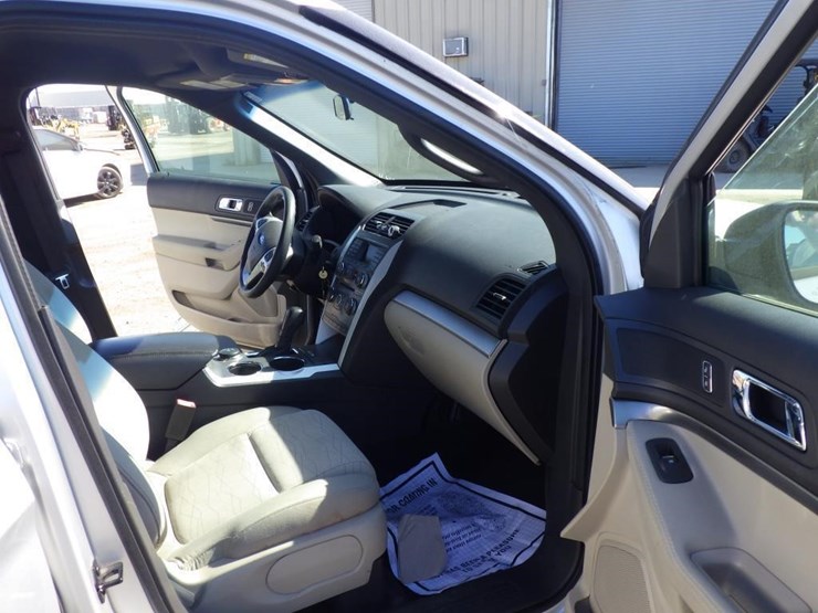 2014-ford-explorer-image-6