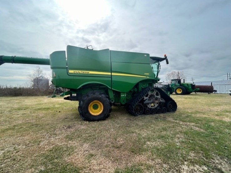 #2401-•-2014-john-deere-s680s-sts-combine-w/-630d-header-and-ja-mar-trailer-image-1
