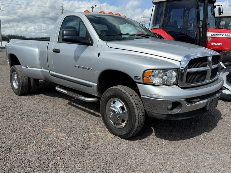2004-dodge-3500-image-1