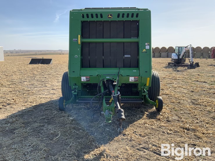 2021-john-deere-560m-image-2