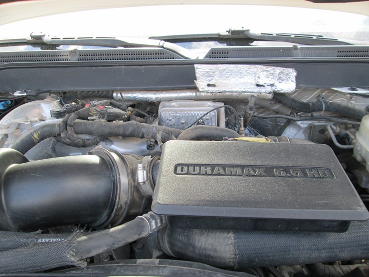 2017-chevrolet-3500hd-image-27