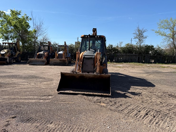 2014-case-580n-image-5