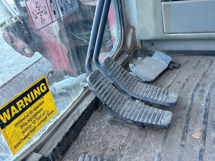 2015-takeuchi-tb1140-image-21