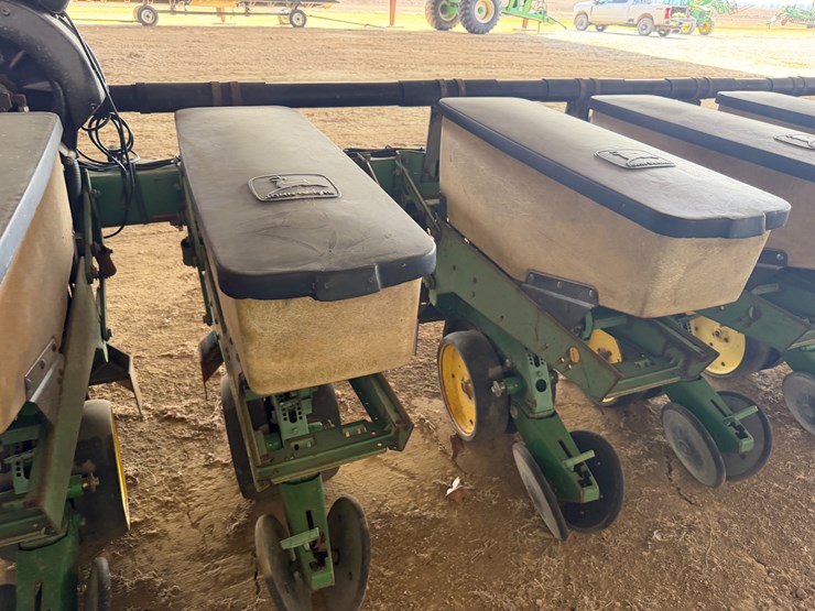 john-deere-7300-image-10