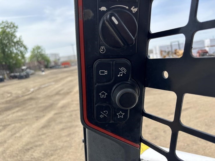 2022-bobcat-t66-image-25