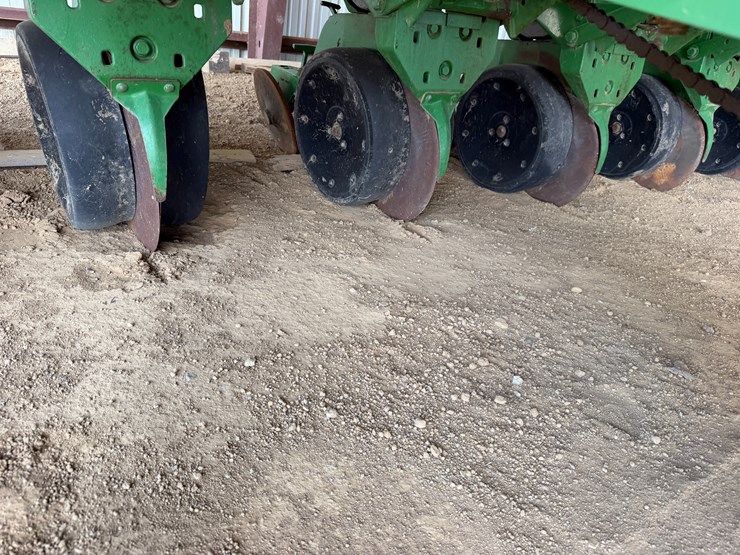 john-deere-7300-image-25