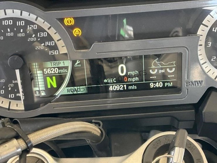 2015-bmw-1200rt-motorcycle-image-13