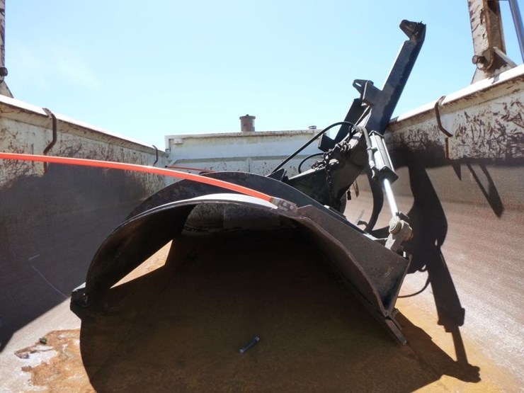 2009-international-7600-image-28