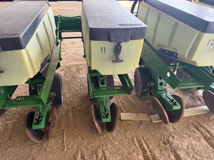 john-deere-7300-image-15