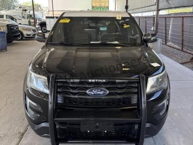 2016-ford-explorer-image-3