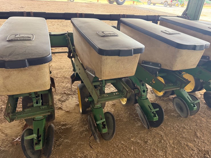 john-deere-7300-image-11