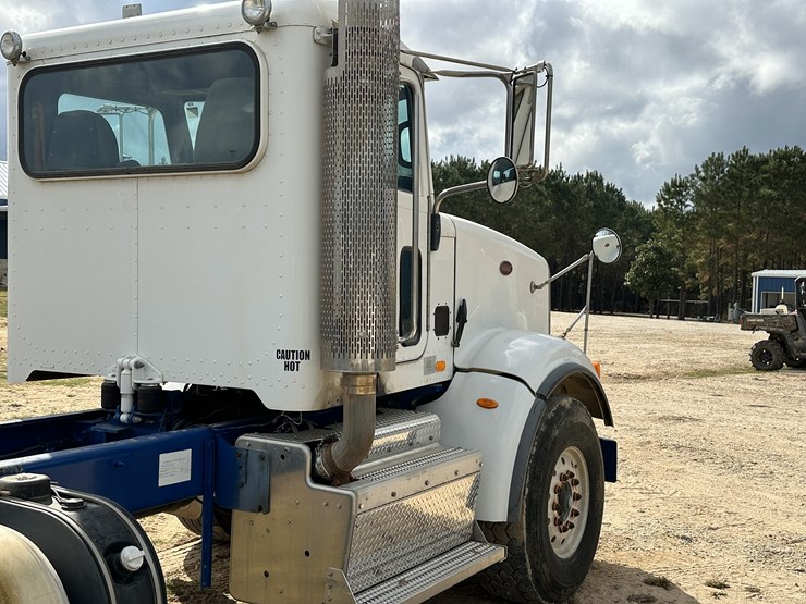 2011-peterbilt-367-image-5