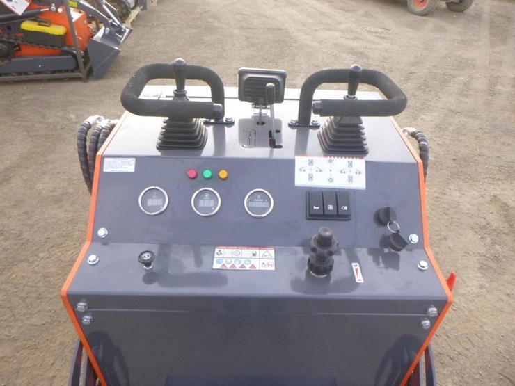 tpm-t460-skid-steer-track-loader-image-13