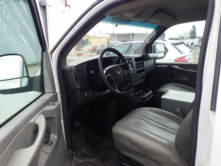 2013-chevrolet-express-2500-image-6