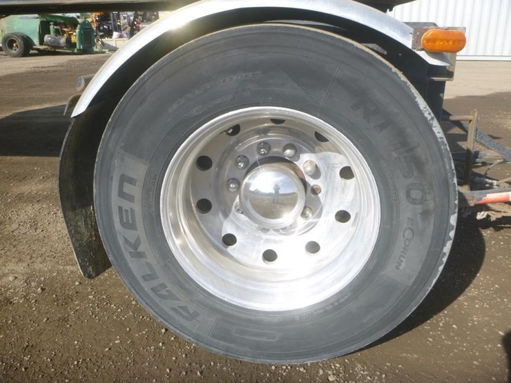 2014-peterbilt-388-image-46