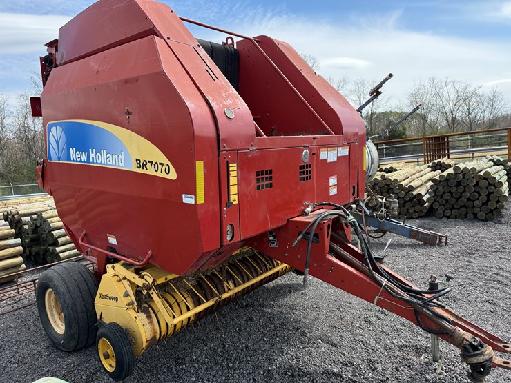 new-holland-br7070-image-1