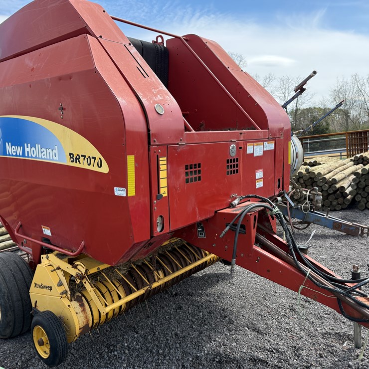 NEW HOLLAND BR7070