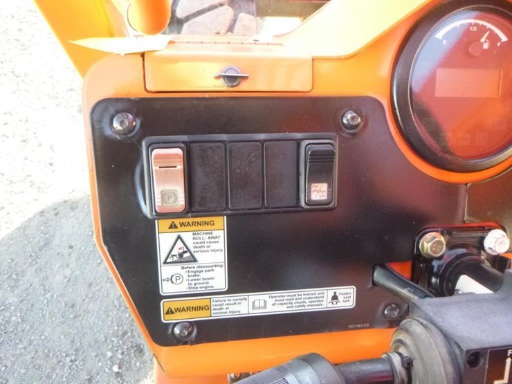 2018-jlg-8042-image-24