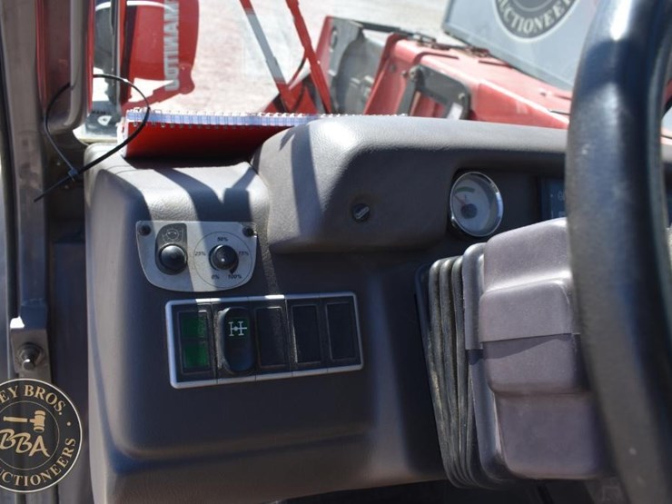 2013-manitou-mlt845-120-image-43