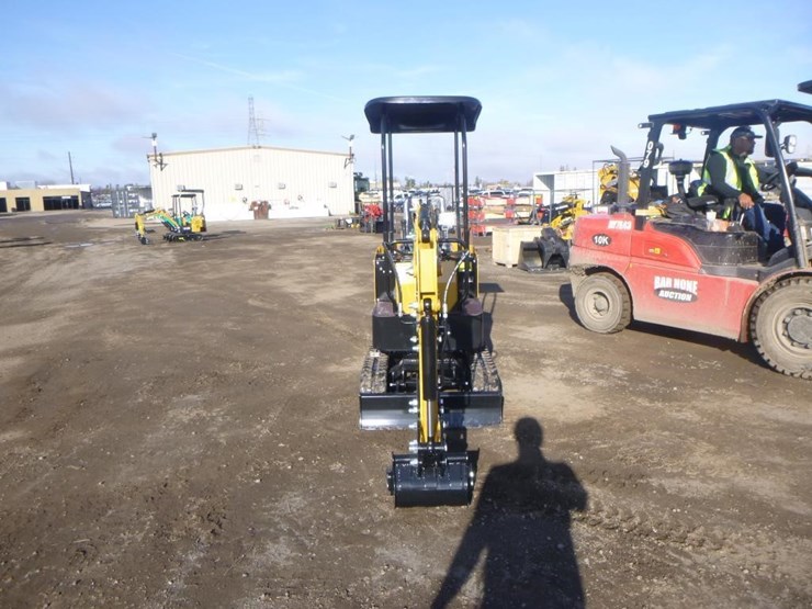 2025-agt-h12r-hydraulic-excavator-image-6