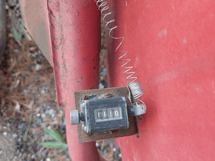 ih-435-square-baler-image-12