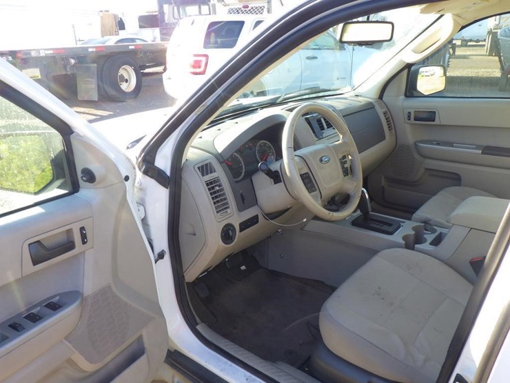 2011-ford-escape-image-5