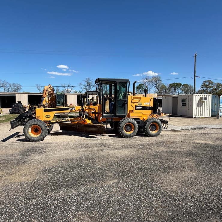 #2653 • 2020 LEEBOY 695B Maintainer